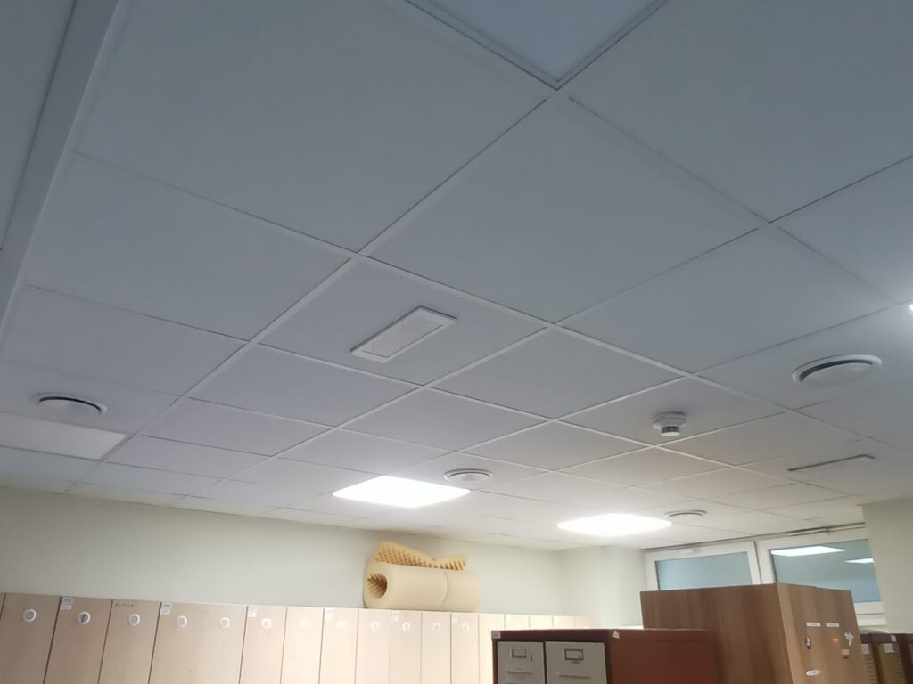 čistý strop a vzduchotechnika po profesionálním čištění